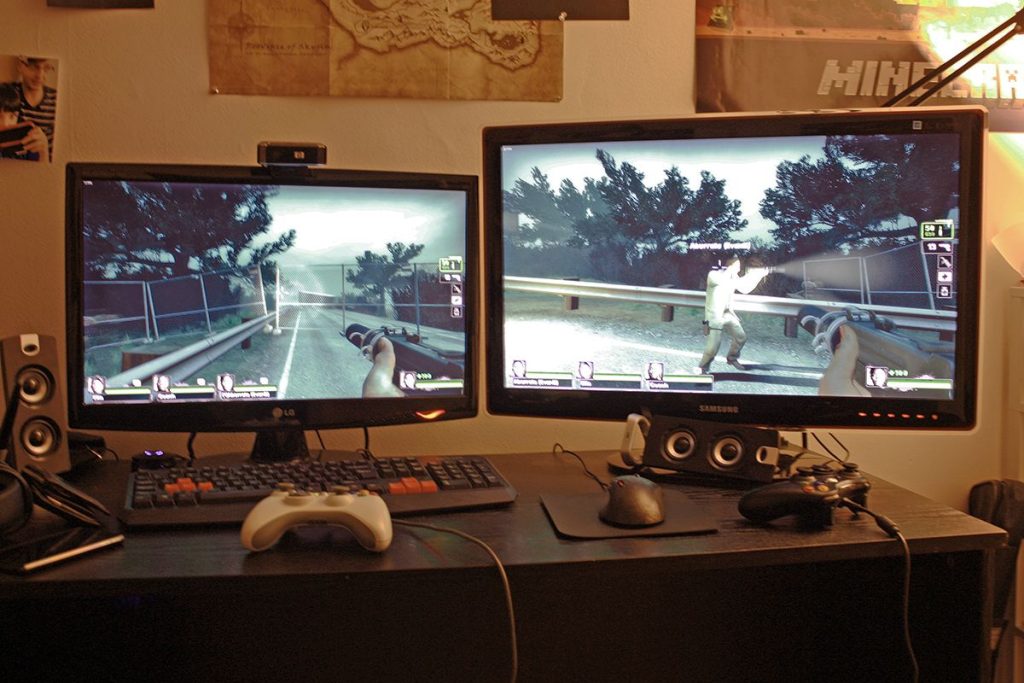 Dual monitor gaming setup